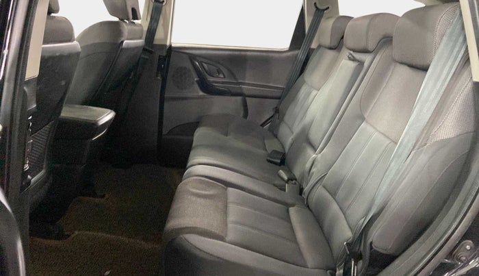 2019 Mahindra XUV500 W5, Diesel, Manual, 67,775 km, Right Side Rear Door Cabin