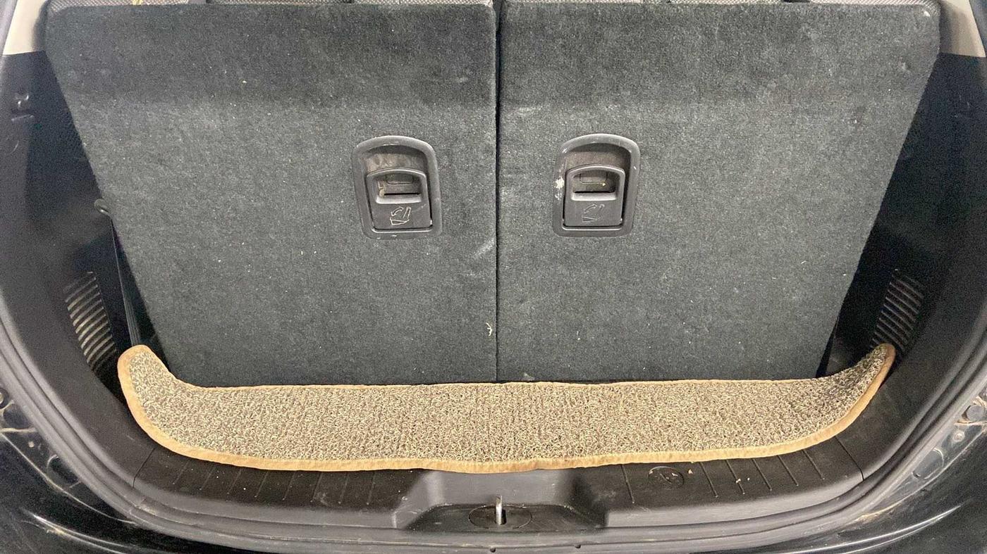 2019 Mahindra XUV500 W5, Diesel, Manual, 67,775 km, Boot Inside