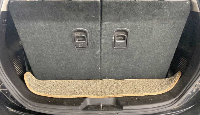 2019 Mahindra XUV500 W5, Diesel, Manual, 67,775 km, Boot Inside