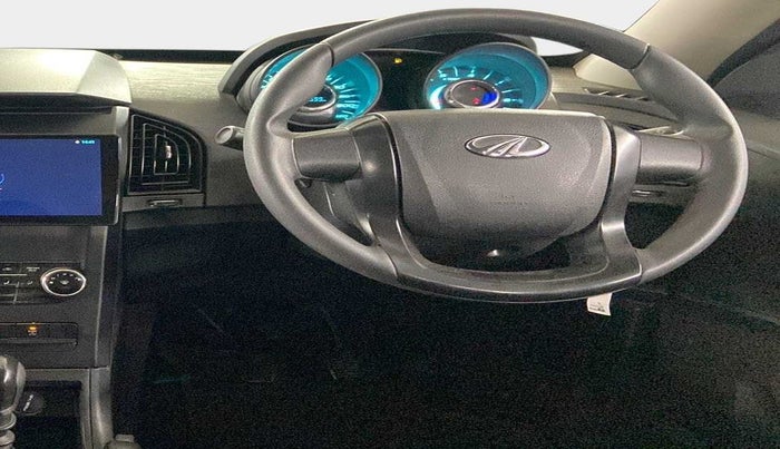 2019 Mahindra XUV500 W5, Diesel, Manual, 67,775 km, Steering Wheel Close Up