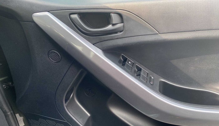 2021 Tata NEXON XM PETROL, Petrol, Manual, 5,961 km, Driver Side Door Panels Control