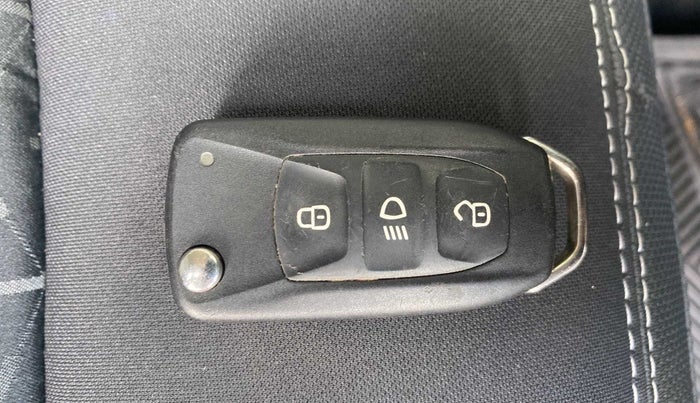 2021 Tata NEXON XM PETROL, Petrol, Manual, 5,961 km, Key Close Up