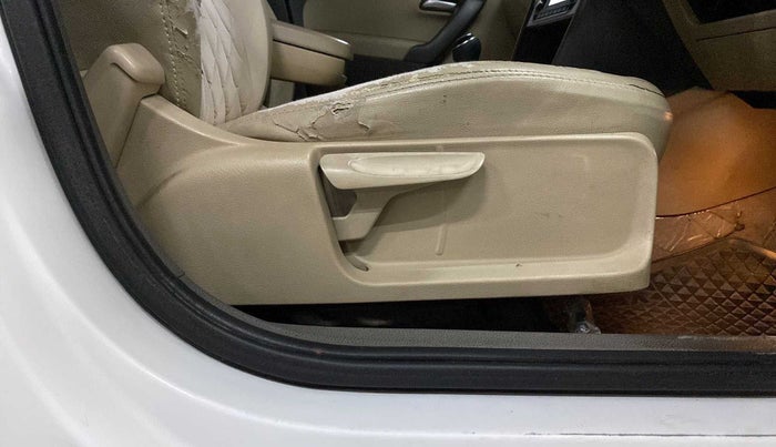 2015 Volkswagen Vento HIGHLINE 1.6 MPI, Petrol, Manual, 96,743 km, Driver Side Adjustment Panel