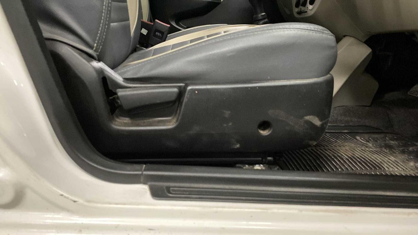2019 Maruti Alto LXI, Petrol, Manual, 39,483 km, Driver Side Adjustment Panel