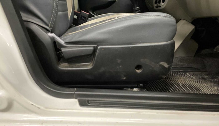 2019 Maruti Alto LXI, Petrol, Manual, 39,483 km, Driver Side Adjustment Panel