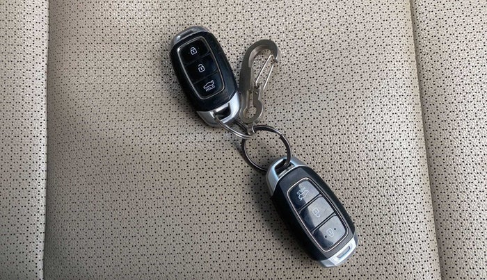 2018 Hyundai Verna 1.6 VTVT SX O, Petrol, Manual, 67,363 km, Key Close Up