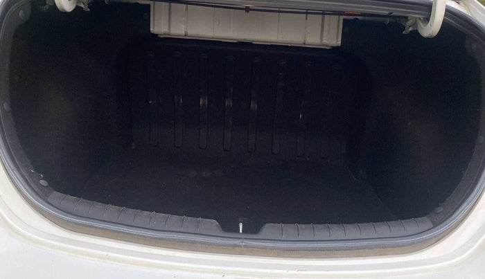 2018 Hyundai Verna 1.6 VTVT SX O, Petrol, Manual, 67,363 km, Boot Inside