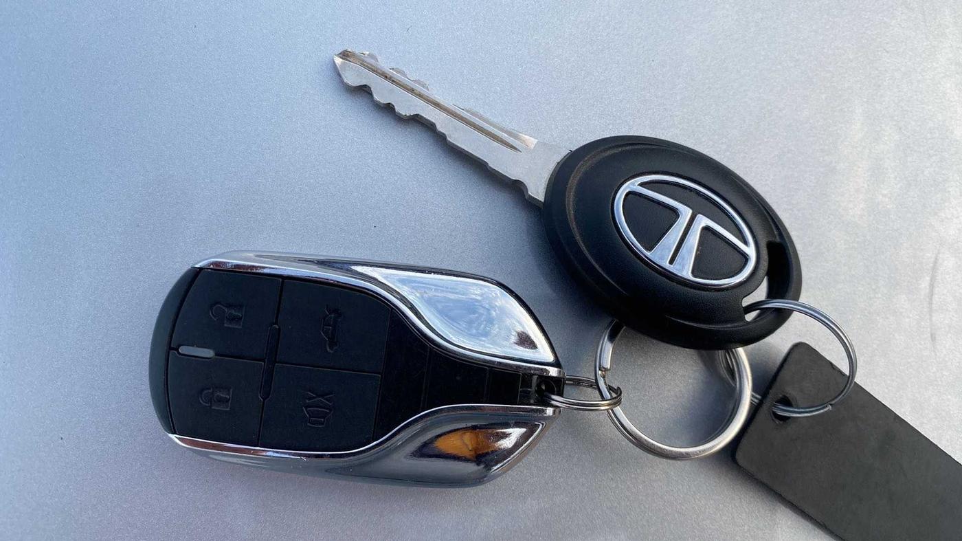 2019 Tata Tiago XE PETROL, Petrol, Manual, 19,111 km, Key Close Up