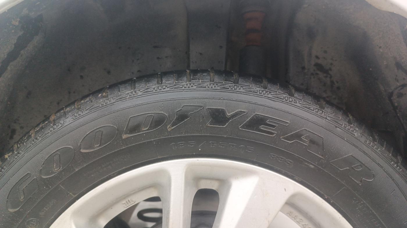 2013 Maruti Swift ZXI, Petrol, Manual, 66,222 km, Left Rear Tyre Tread