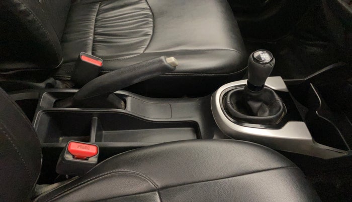 2017 Honda WR-V 1.5L I-DTEC S MT, Diesel, Manual, 93,960 km, Gear lever - Knob cover torn