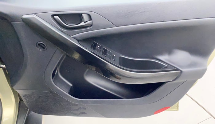 2022 Tata NEXON XZ PLUS (PREMIUM) KAZIRANGA PETROL, Petrol, Manual, 23,025 km, Driver Side Door Panels Control
