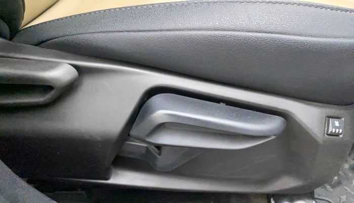 2022 Tata NEXON XZ PLUS (PREMIUM) KAZIRANGA PETROL, Petrol, Manual, 23,025 km, Driver Side Adjustment Panel