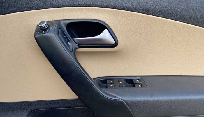 2016 Volkswagen Polo HIGHLINE1.2L, CNG, Manual, 77,808 km, Driver Side Door Panels Control