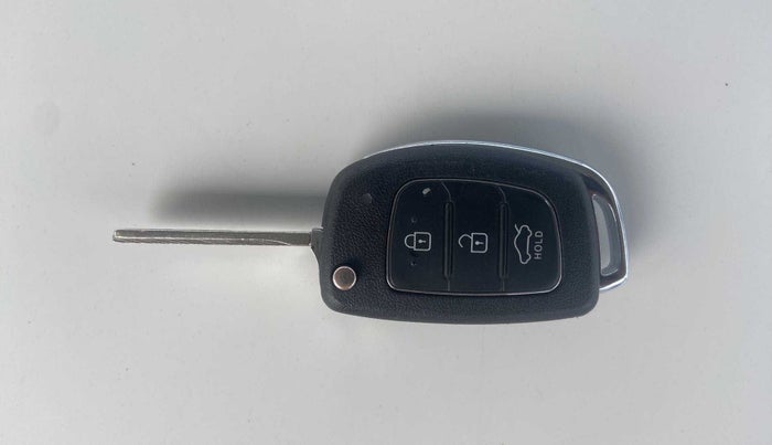 2016 Hyundai Verna FLUIDIC 1.6 CRDI S 4S, Diesel, Manual, 86,608 km, Key Close Up