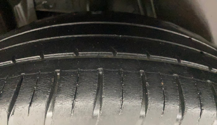 2019 Nissan Kicks XV 1.5, Petrol, Manual, 68,147 km, Right Rear Tyre Tread