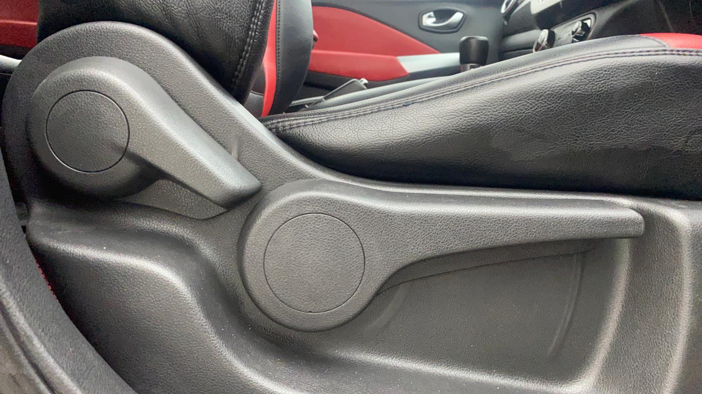 2019 Nissan Kicks XV 1.5, Petrol, Manual, 68,147 km, Driver Side Adjustment Panel