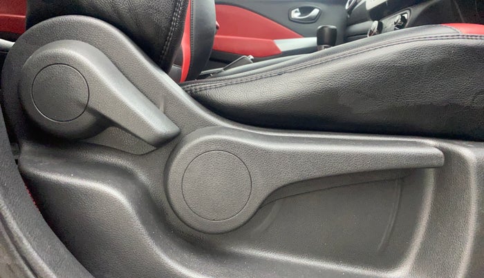 2019 Nissan Kicks XV 1.5, Petrol, Manual, 68,147 km, Driver Side Adjustment Panel