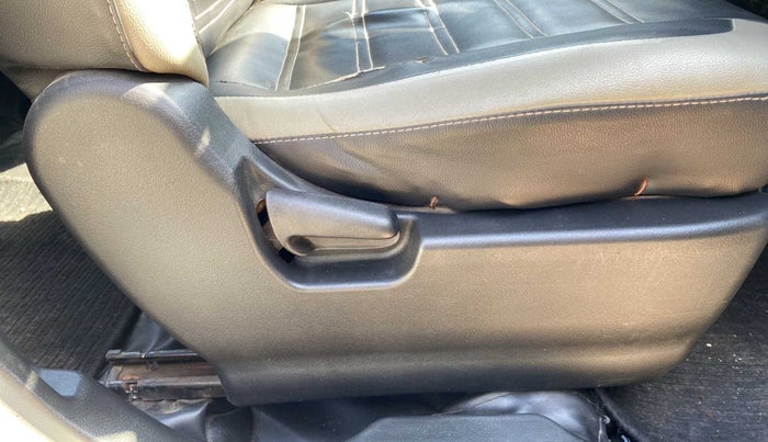 2013 Maruti Wagon R Stingray VXI, CNG, Manual, 61,227 km, Driver Side Adjustment Panel
