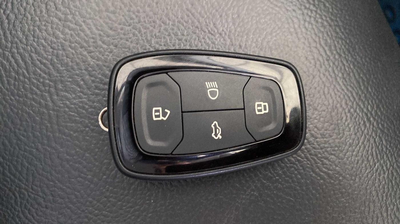 2020 Tata ALTROZ XZ PETROL, Petrol, Manual, 29,964 km, Key Close Up