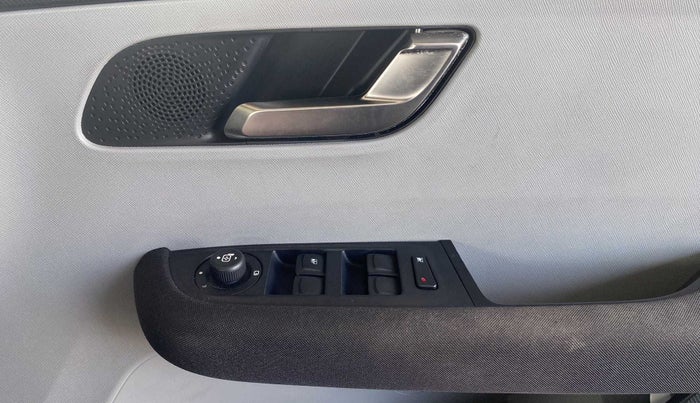 2020 Tata ALTROZ XZ PETROL, Petrol, Manual, 29,964 km, Driver Side Door Panels Control