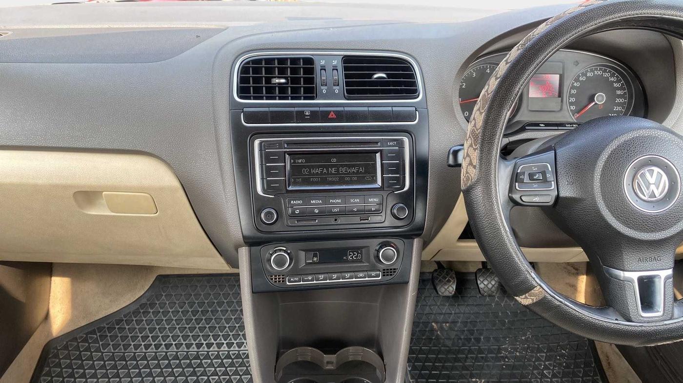 2014 Volkswagen Vento HIGHLINE 1.6 MPI, Petrol, Manual, 45,999 km, Air Conditioner