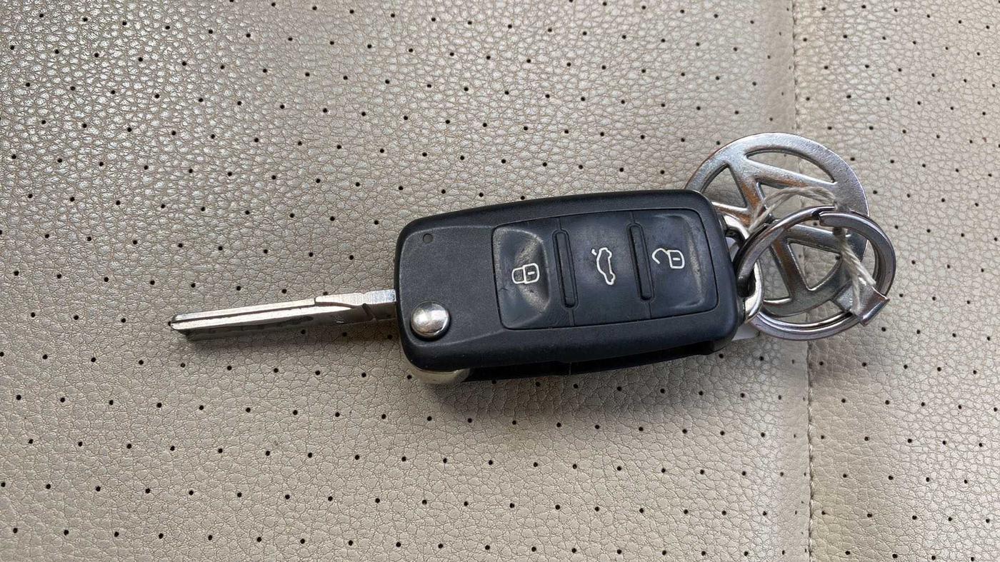 2014 Volkswagen Vento HIGHLINE 1.6 MPI, Petrol, Manual, 45,999 km, Key Close Up