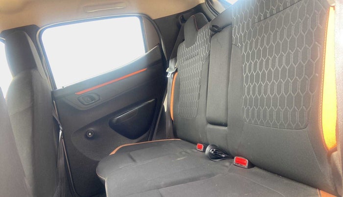 2018 Renault Kwid CLIMBER 1.0 AMT, Petrol, Automatic, 19,755 km, Right Side Rear Door Cabin
