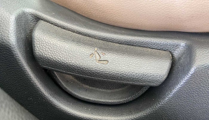 2018 Hyundai Xcent S 1.2, Petrol, Manual, 1,18,750 km, Driver Side Adjustment Panel