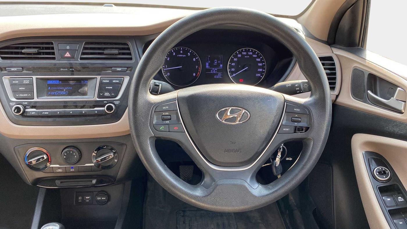 2016 Hyundai Elite i20 MAGNA 1.2, CNG, Manual, 18,656 km, Steering Wheel Close Up
