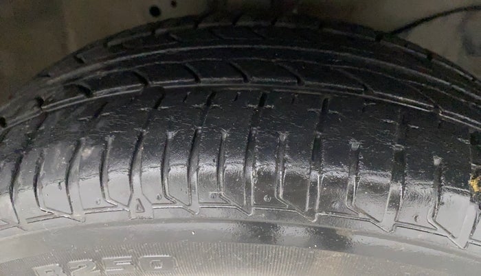 2012 Honda Brio S MT, Petrol, Manual, 79,305 km, Right Front Tyre Tread