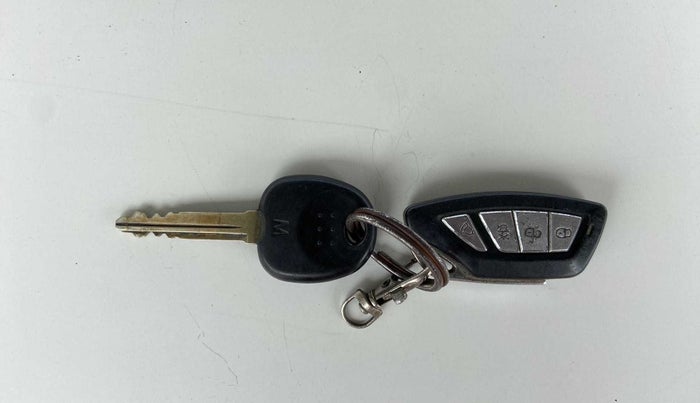 2018 Hyundai Eon ERA +, Petrol, Manual, 43,802 km, Key Close Up