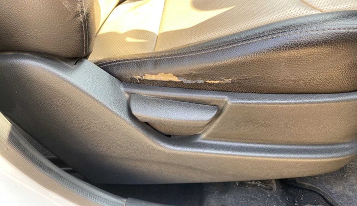 2015 Hyundai Eon ERA +, Petrol, Manual, 51,617 km, Driver Side Adjustment Panel