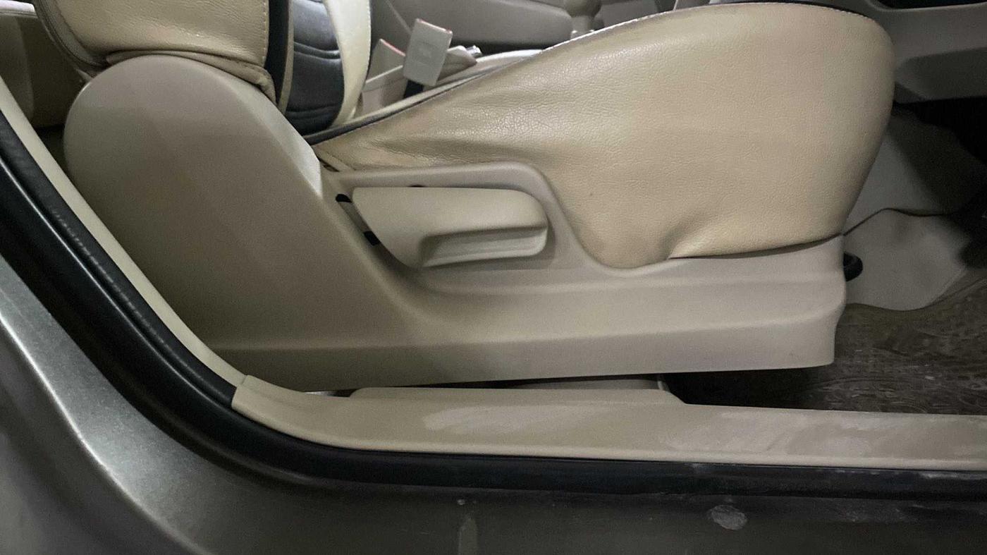 2016 Maruti Swift Dzire VXI, Petrol, Manual, 47,357 km, Driver Side Adjustment Panel