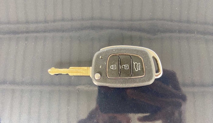 2021 Hyundai VENUE S 1.2, Petrol, Manual, 14,371 km, Key Close Up