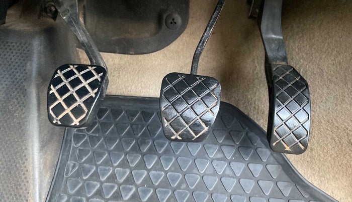 2017 Volkswagen Ameo COMFORTLINE 1.2L, Petrol, Manual, 41,046 km, Pedals