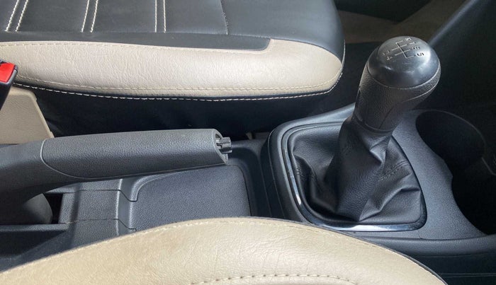 2017 Volkswagen Ameo COMFORTLINE 1.2L, Petrol, Manual, 41,046 km, Gear Lever