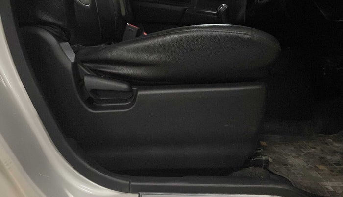 2014 Maruti Wagon R Stingray VXI, CNG, Manual, 74,364 km, Driver Side Adjustment Panel