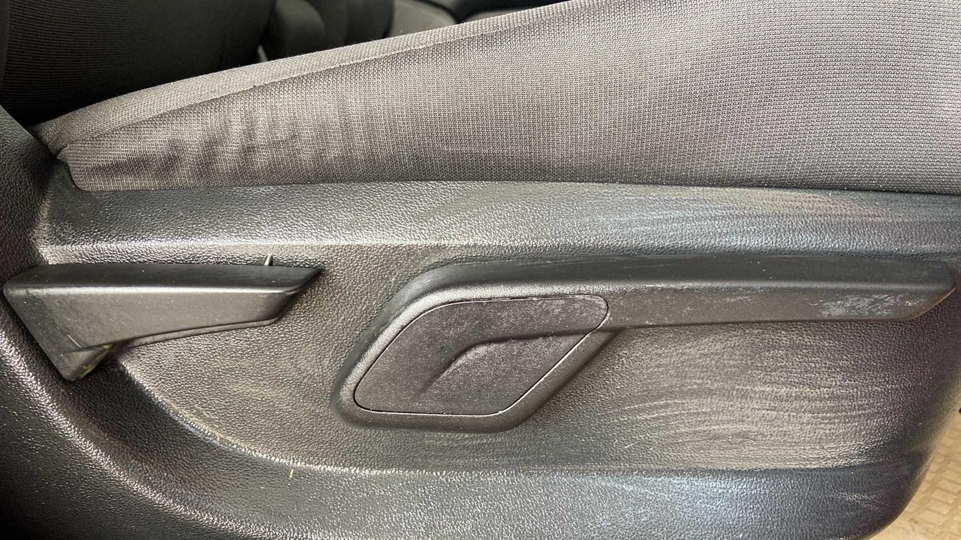 2018 Mahindra KUV 100 NXT K8 P 6 STR, Petrol, Manual, 11,912 km, Driver Side Adjustment Panel