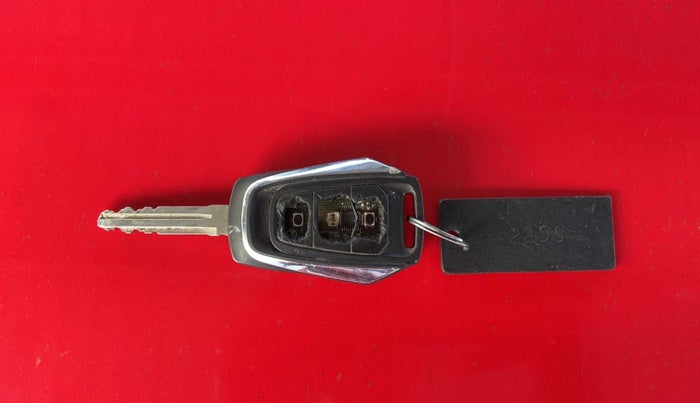 2018 Mahindra KUV 100 NXT K8 P 6 STR, Petrol, Manual, 11,912 km, Key Close Up