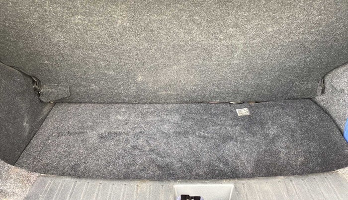 2017 Mahindra Kuv100 K8 6 STR, Petrol, Manual, 88,303 km, Boot Inside