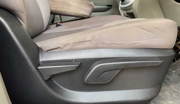 2017 Mahindra Kuv100 K8 6 STR, Petrol, Manual, 88,303 km, Driver Side Adjustment Panel