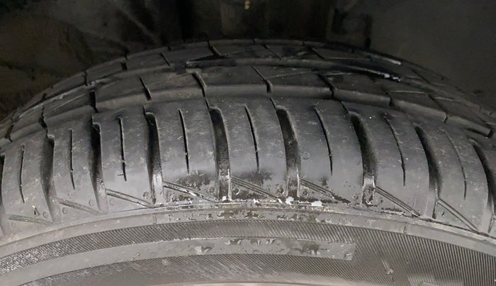 2021 Renault Kwid RXT 1.0 AMT (O), Petrol, Automatic, 7,134 km, Right Front Tyre Tread