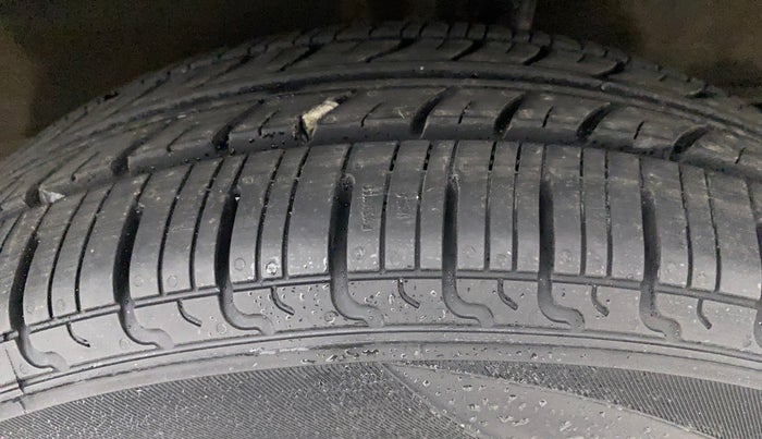 2021 Renault Kwid RXT 1.0 AMT (O), Petrol, Automatic, 7,134 km, Left Rear Tyre Tread