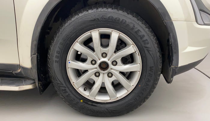2021 Mahindra XUV500 W9, Diesel, Manual, 28,692 km, Right Front Wheel