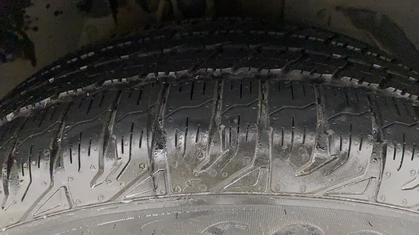2021 Mahindra XUV500 W9, Diesel, Manual, 28,692 km, Right Front Tyre Tread
