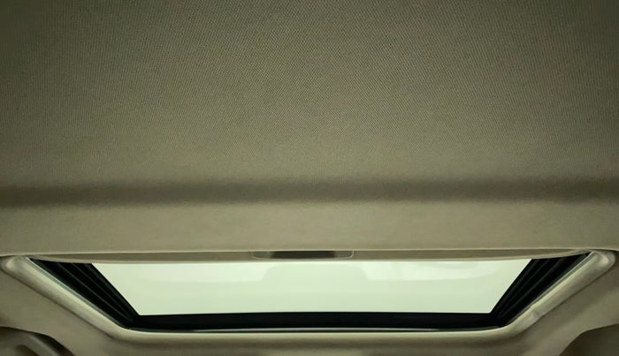 2021 Mahindra XUV500 W9, Diesel, Manual, 28,692 km, Moonroof/ Sunroof