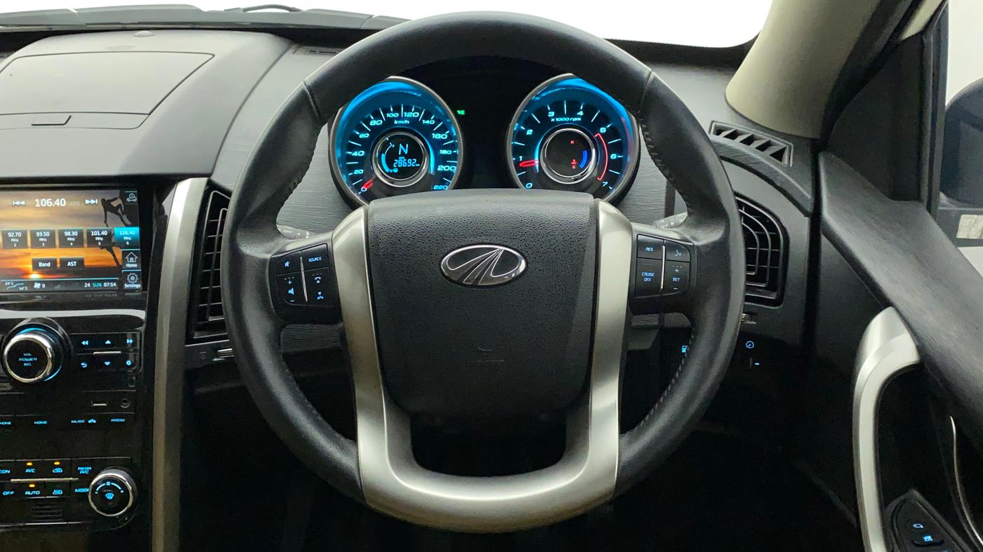 2021 Mahindra XUV500 W9, Diesel, Manual, 28,692 km, Steering Wheel Close Up