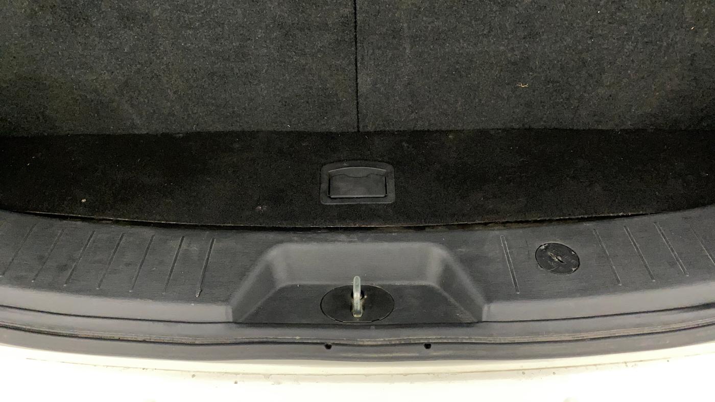 2021 Mahindra XUV500 W9, Diesel, Manual, 28,692 km, Boot Inside