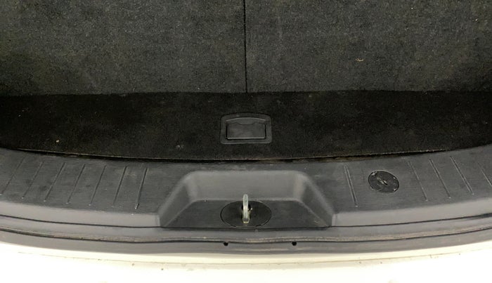 2021 Mahindra XUV500 W9, Diesel, Manual, 28,692 km, Boot Inside