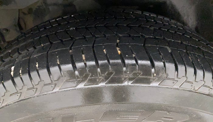 2021 Mahindra XUV500 W9, Diesel, Manual, 28,692 km, Right Rear Tyre Tread